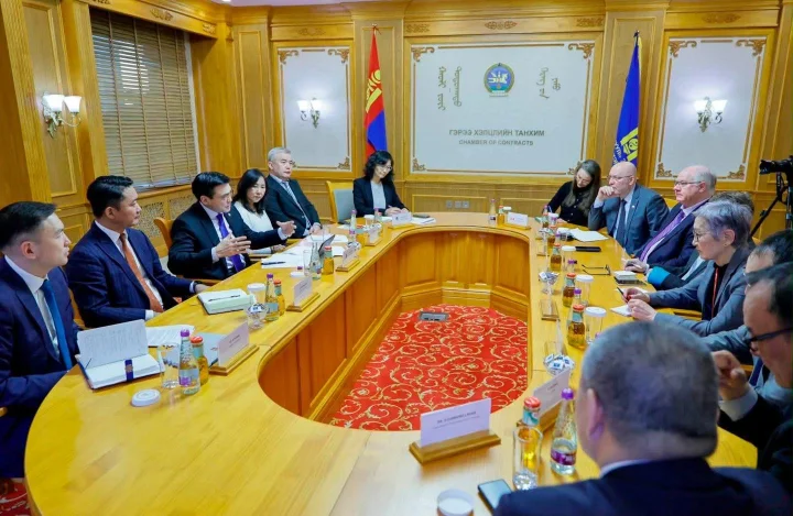 EJAM delegation discusses stronger dialogue among the three branches of government with Minister of Justice and Home Affairs